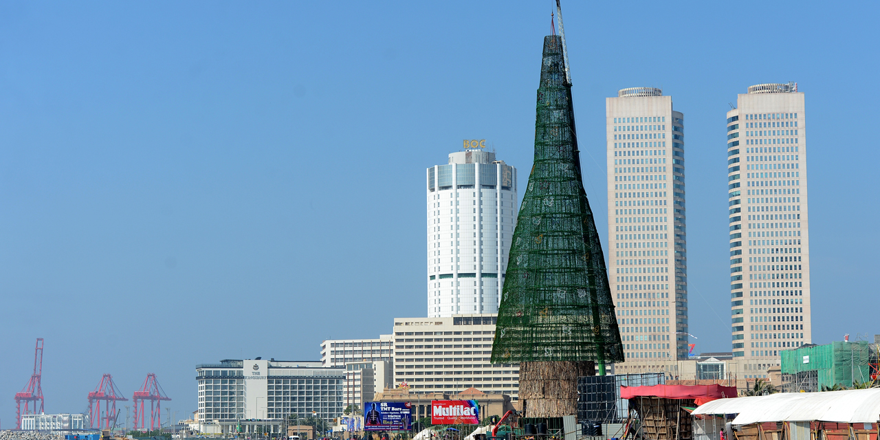 Le Sri Lanka affirme avoir érigé l'arbre de Noël le plus haut du monde