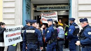 Dax: procès d'un "faucheur de chaises", "contre-procès" de l'évasion fiscale