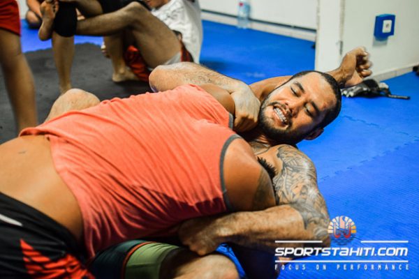 Tamahau travaille aussi ses techniques au sol