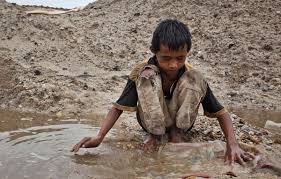 En Indonésie, ils risquent leur vie pour l'étain des smartphones