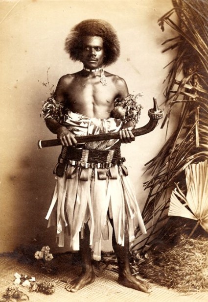 Un guerrier fidjien tel que ceux parmi lesquels Savage vécut, en ayant su gagner leur respect.