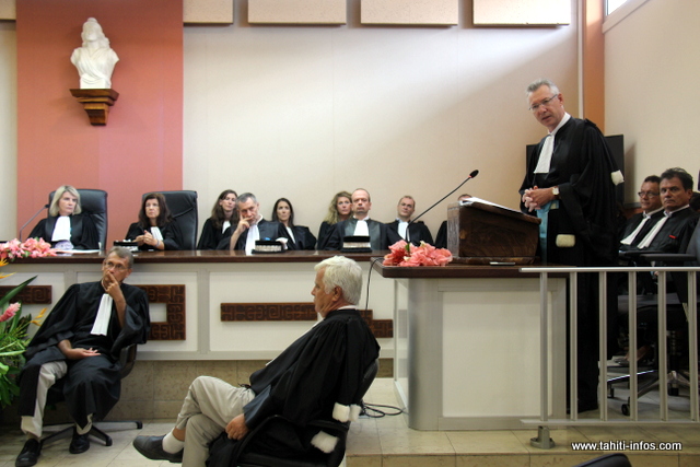 Hervé Leroy (à d.), procureur de la République au tribunal de première instance de Papeete, a détaillé l'activité du parquet.