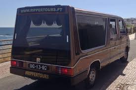 Des Portugais font découvrir l'Algarve... à bord d'un corbillard