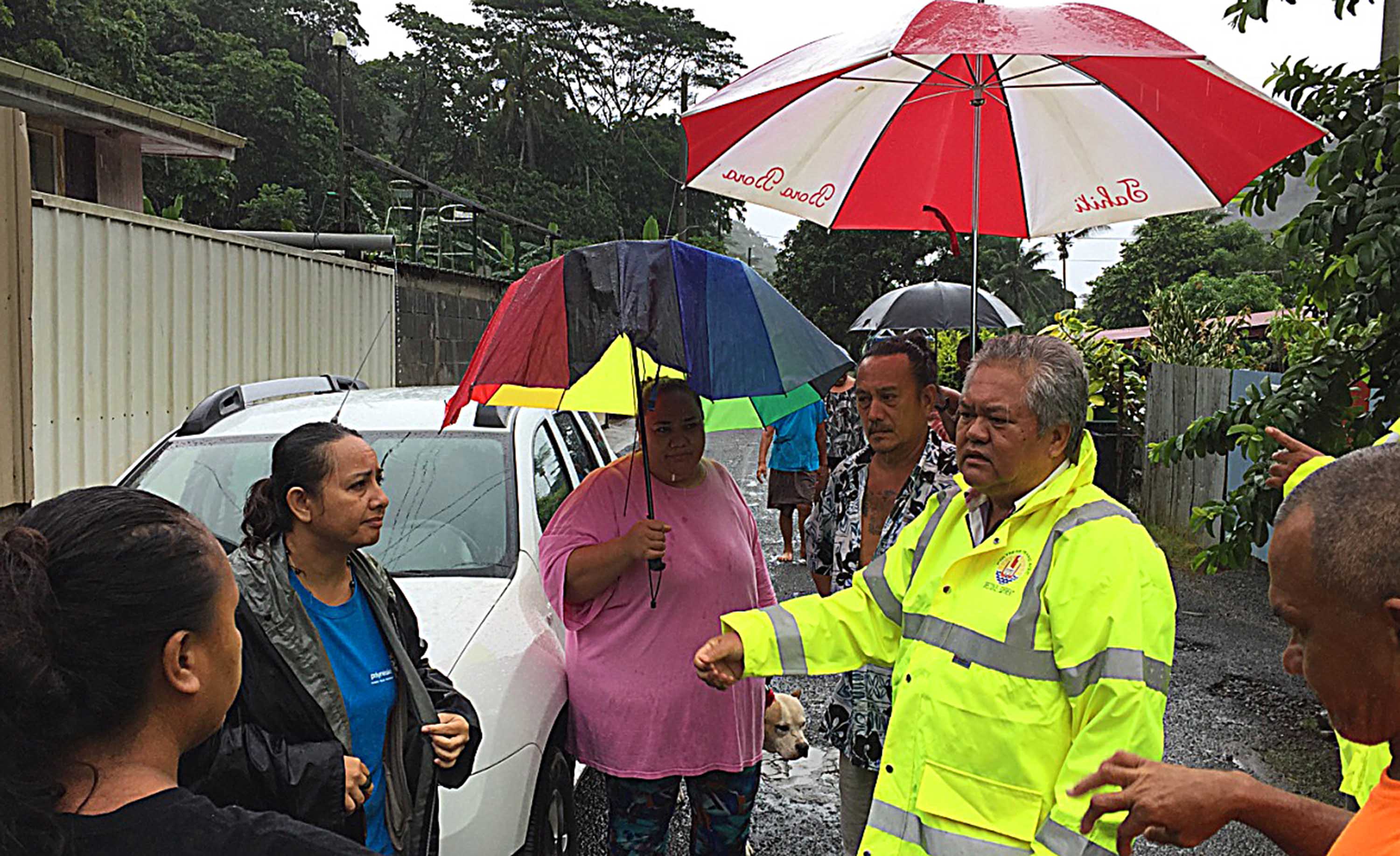 Le ministre de l'Equipement dans la vallée de Ahonu