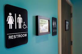 Privée de pause pipi, une lycéenne californienne reçoit 1,25 million de dollars