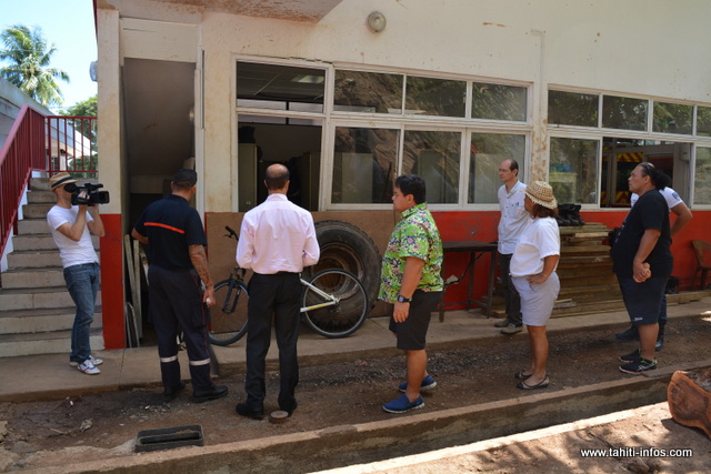 Une salle située à l'arrière de la caserne des pompiers a été bien endommagée.