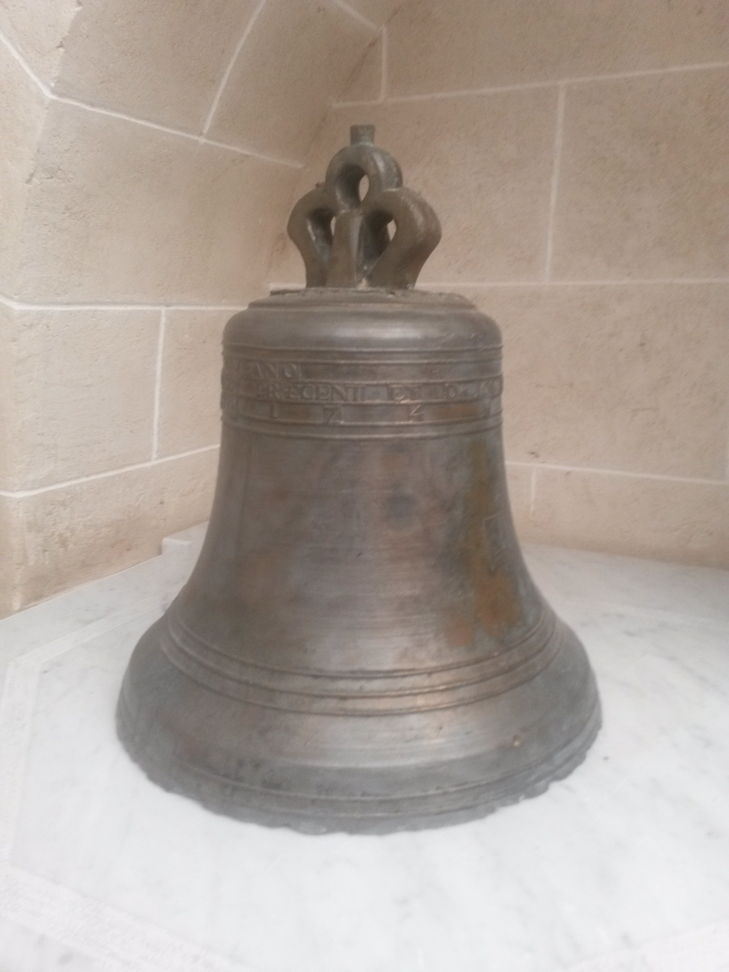 La cloche dans l'Eglise de Rasteau
