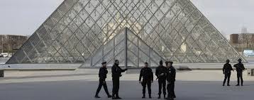 Agression "à caractère terroriste" de militaires près du Louvre