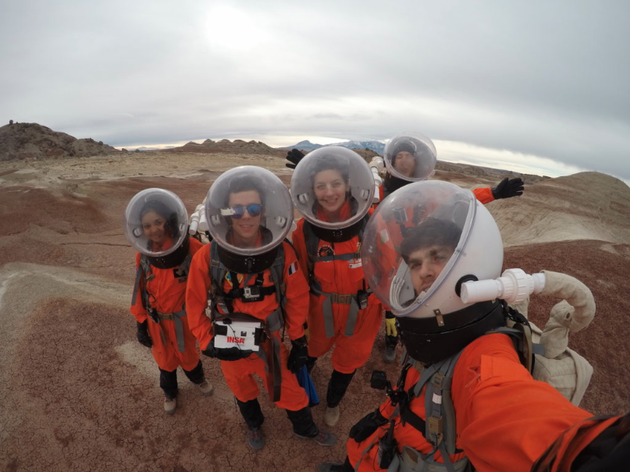 Un petit selfie de l'équipage 172 dans le désert « martien ». (Photo : Équipage 172, Mars Society)