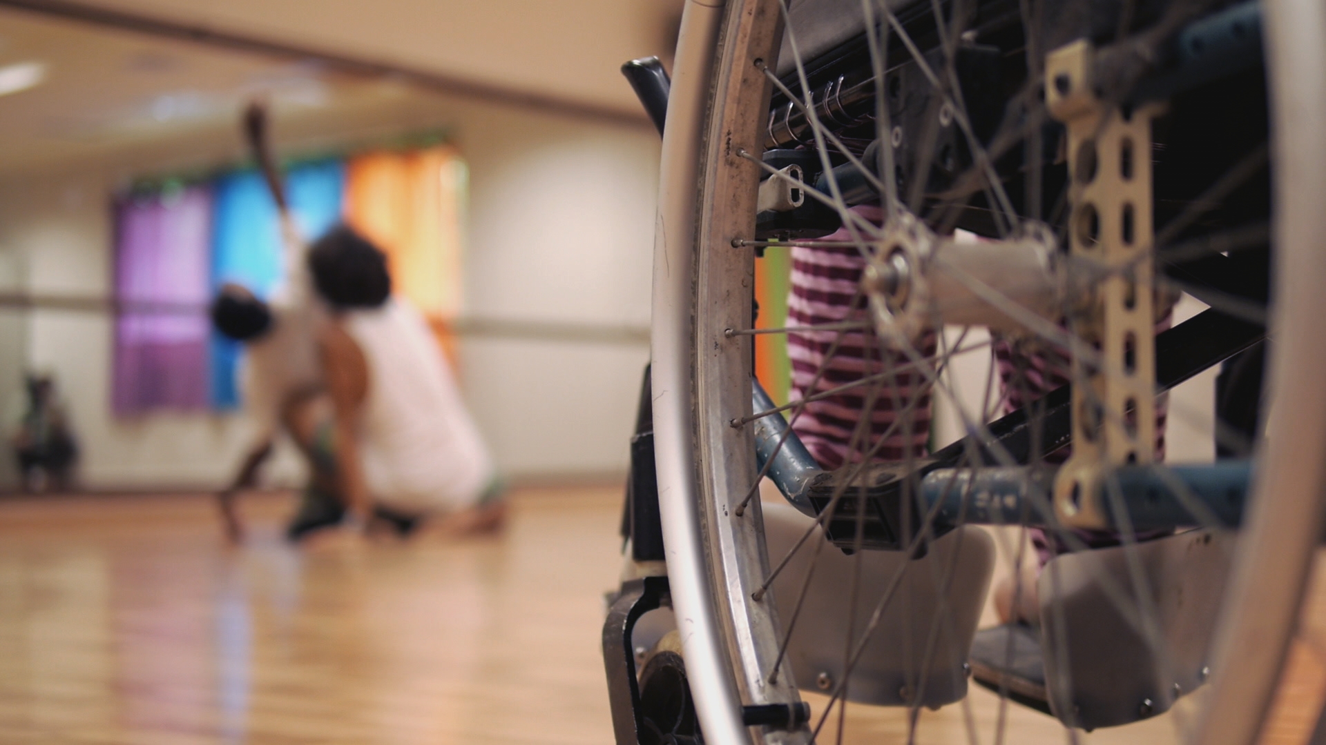 Filmer des personnes atteintes d'un handicap qui s'expriment grâce au 'ori tahiti et à la danse contemporaine, c'est le défi qu'a relevé Jacques Navarro-Rovira.