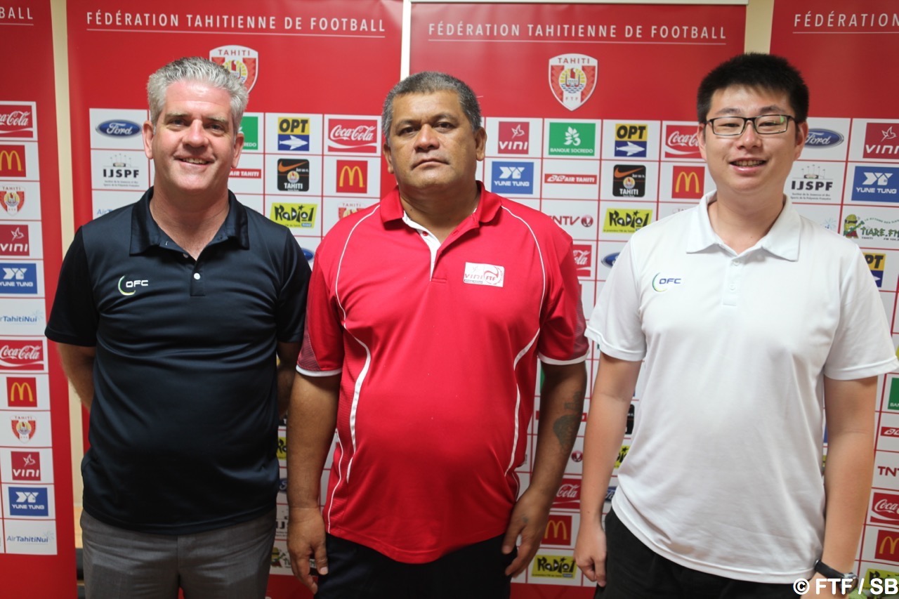 Chris Kemp (OFC), Charles Ariiotima (FTF) et Michael Song (OFC)