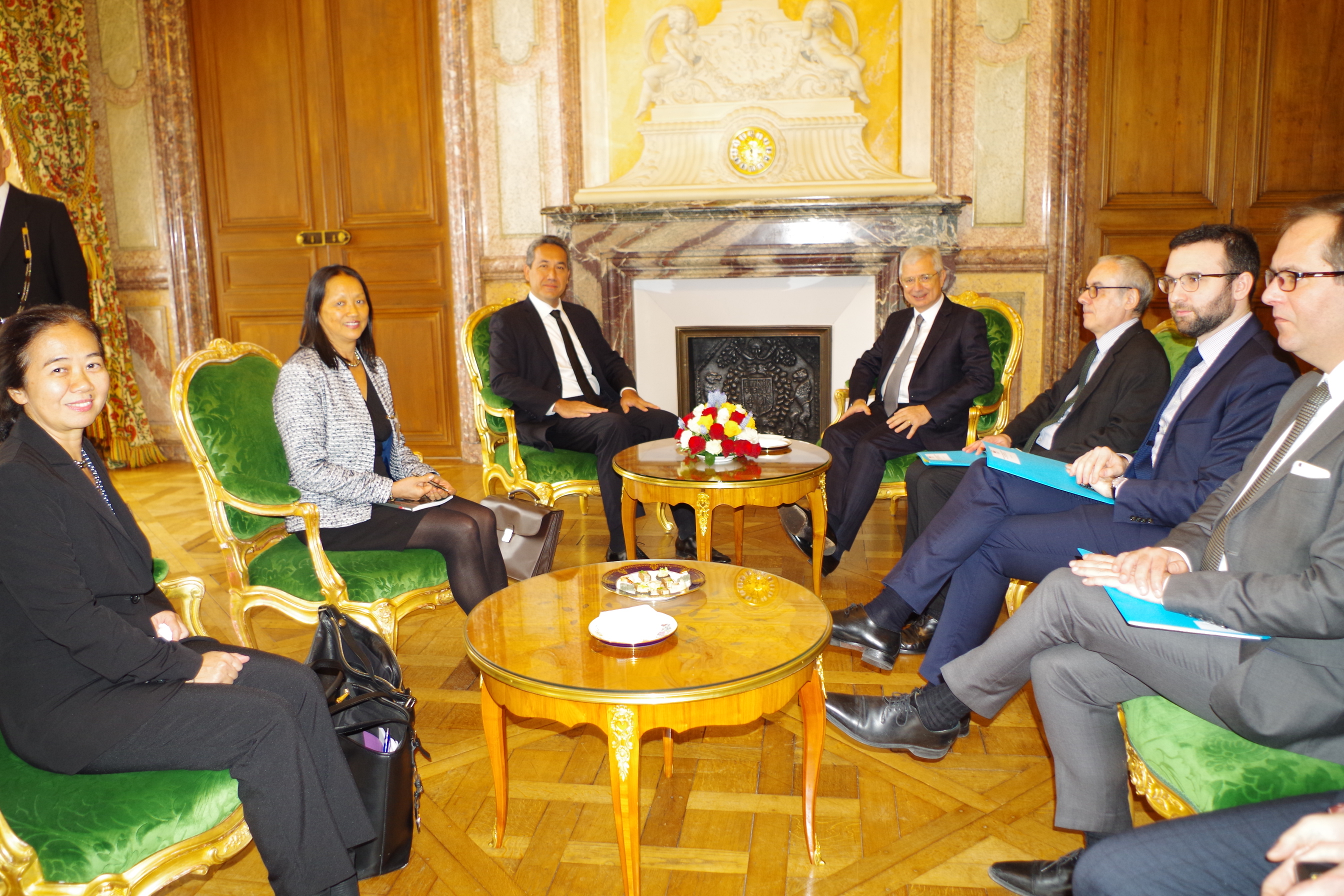 Marcel Tuihani rencontre Claude Bartolone, le président de l'Assemblée nationale