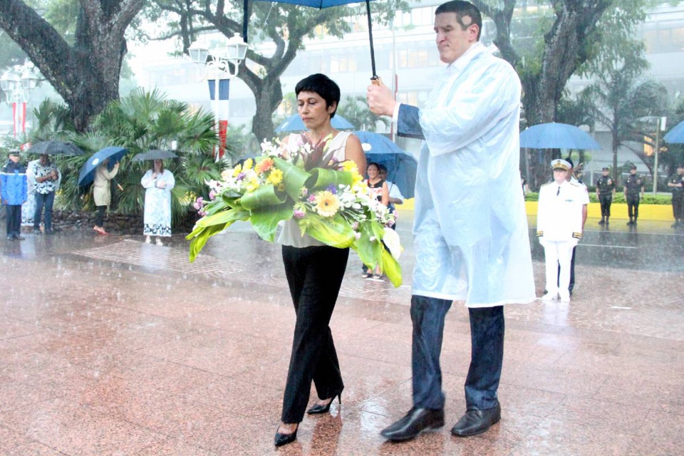 Une visite ministérielle qui commence sous la pluie