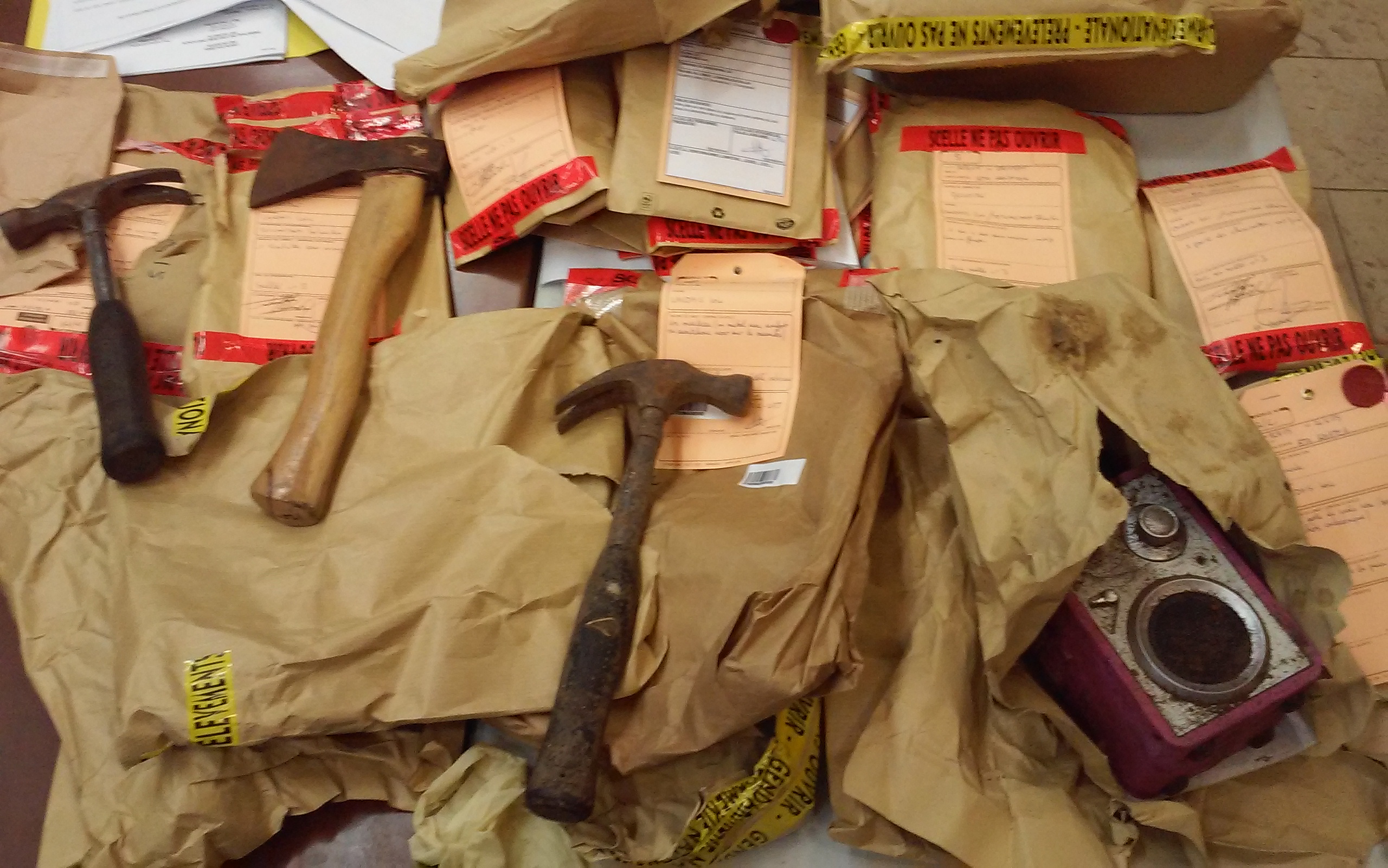 L'arme du crime : c'est avec ce marteau que l'accusé Sébastien T. avait fracassé le crâne de sa victime.