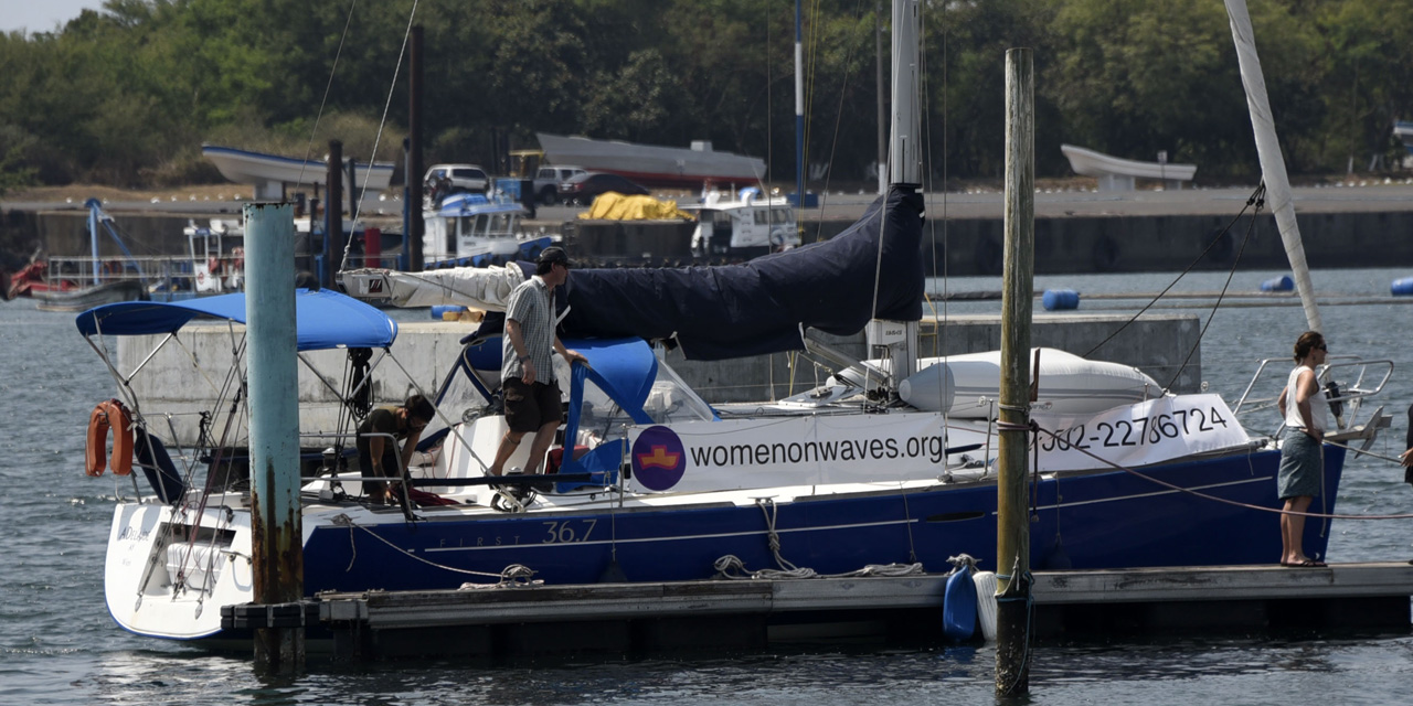 Guatemala: expulsion ordonnée du "navire pour l'avortement"