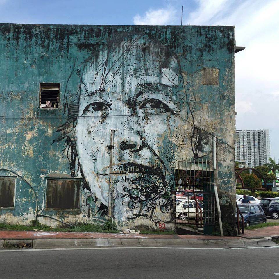 VHILS, une star de l'art urbain contemporain à Tahiti...