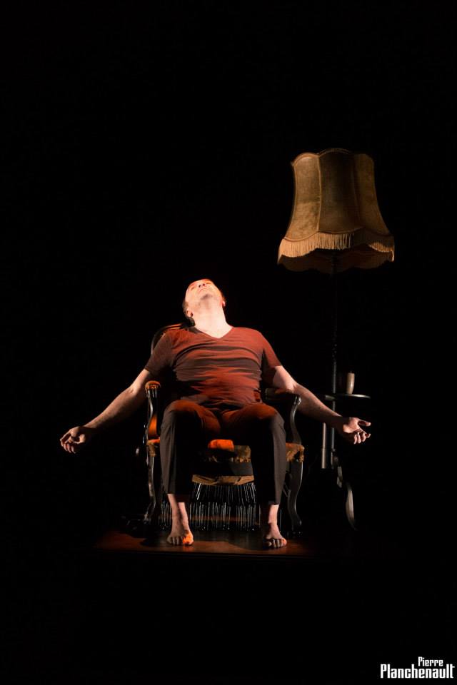 "Sandre" ou monologue pour un homme dans la peau d'une femme assassine…