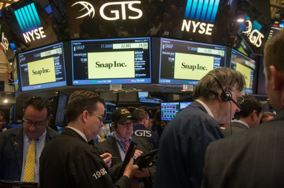Les traders à Wall Street au cours de l'introduction en Bourse de Snap Photo Bryan R. Smith. AFP