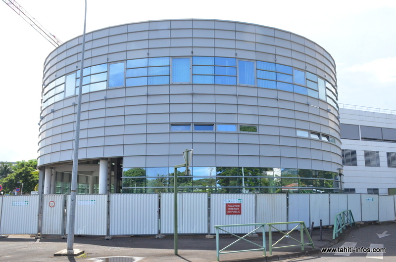 Des carottages effectués sur les maçonneries de la rotonde de l'hôpital ont révélé de possibles problèmes de structure du bâtiment, confirmés par une contre-expertise.