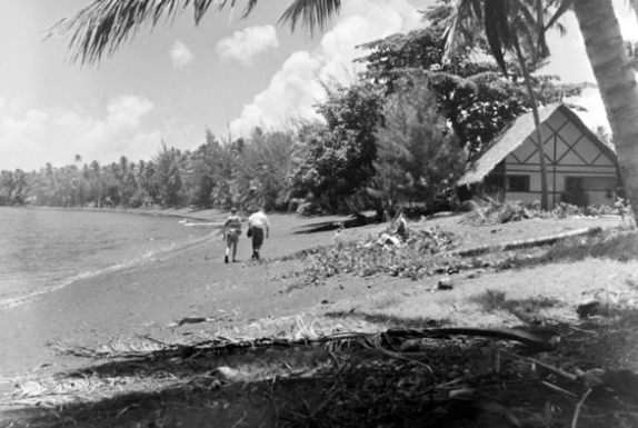 La plage du Taaone et le Royal Tahitien en 1952.