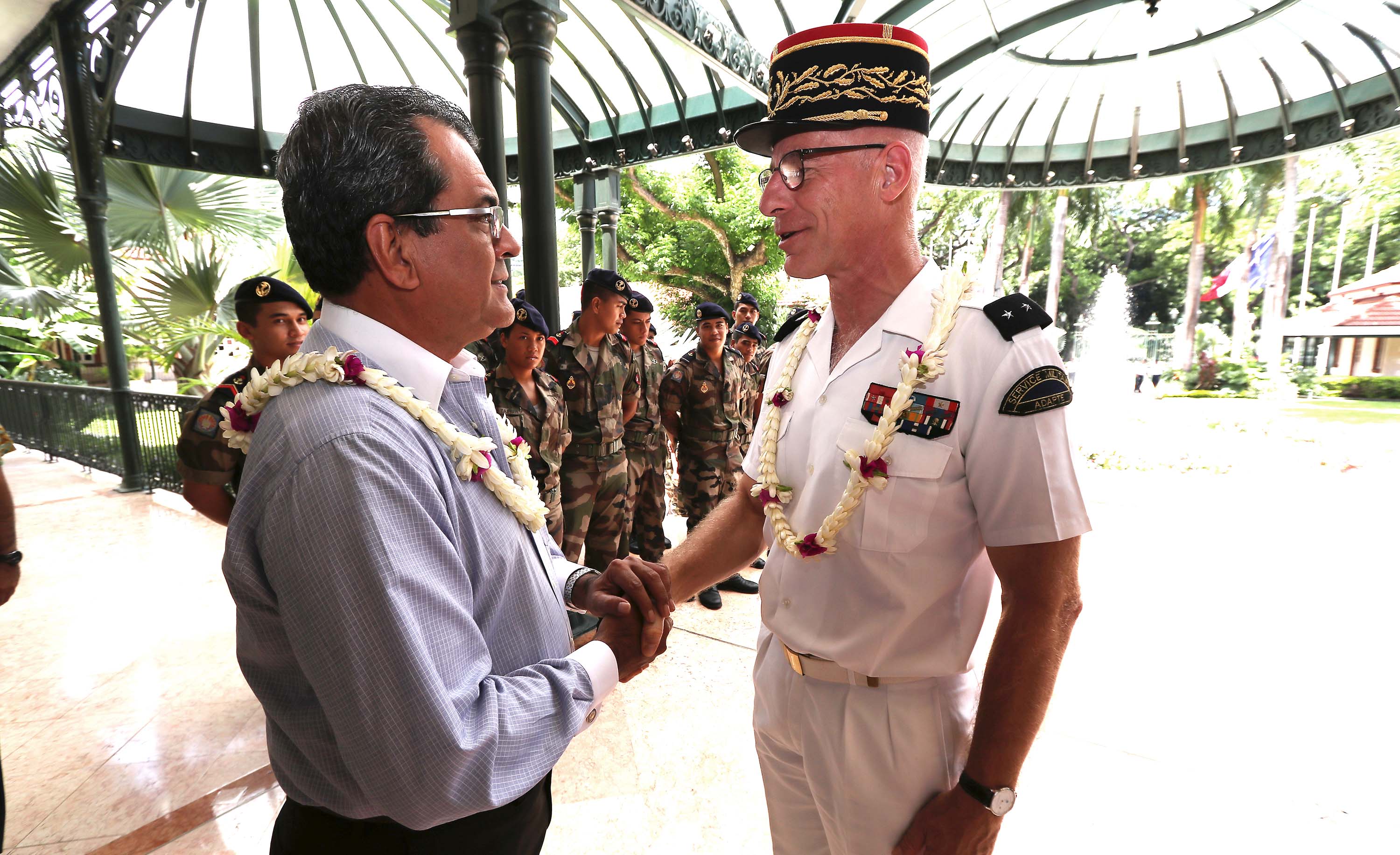 Edouard Fritch reçoit le général commandant le SMA 