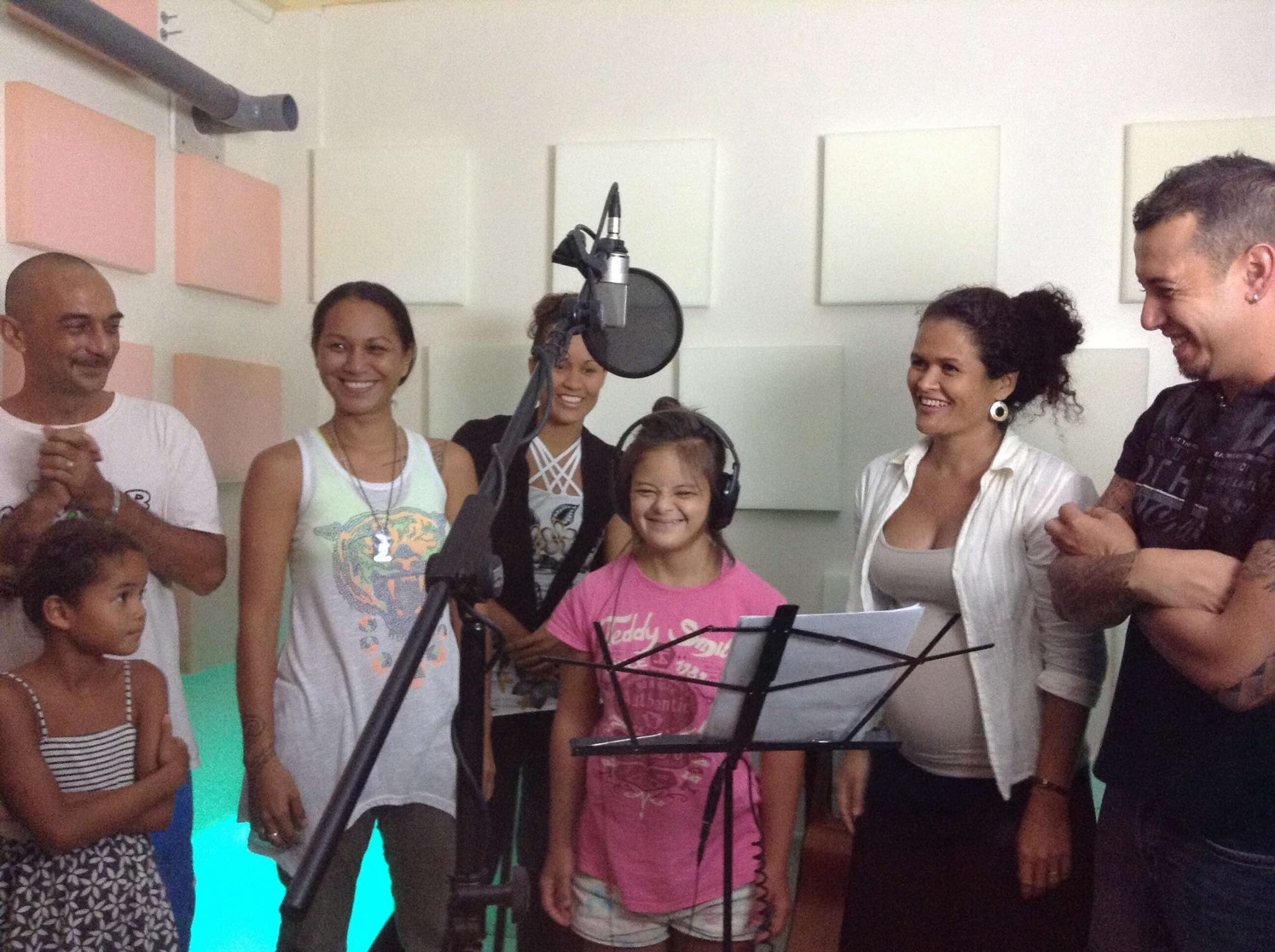 Sabrina Laughlin est la marraine de l'édition 2017 avec son titre T21, l'hymne du Tota tour. D'autres artistes l'ont accompagnée pour l'enregistrement du clip : Baby Kpone, Léo Marais, Teiva LC, Here et Grace Laughlin. Les paroles sont singées Matahi Laughlin.