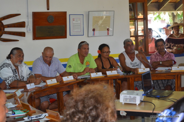 Gaston Tunoa mis à l'écart de la majorité.