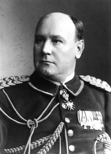 Wilhelm Solf effectua un travail remarquable en tant que gouverneur : il prit ses fonctions en 1900. En 1908, les Samoa étaient devenues autonomes économiquement parlant et n’avaient plus besoin de recevoir la moindre aide financière de l’Allemagne. Cela dura jusqu’en 1914. Après, ce fut l’engrenage vers la pauvreté.