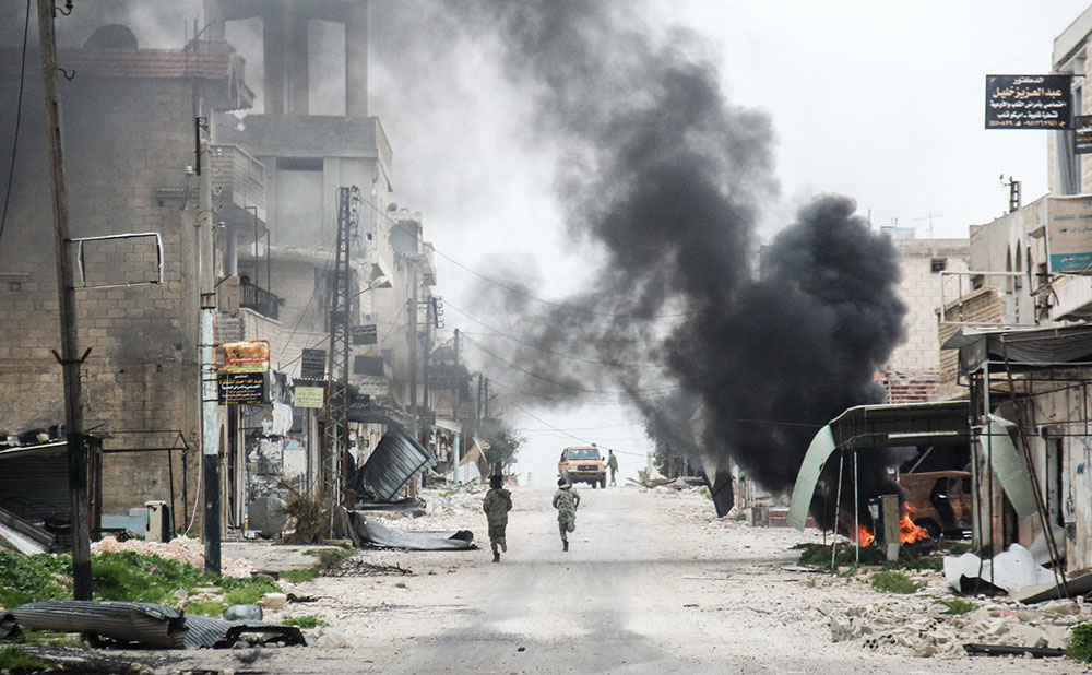 Plus de 30 civils tués dans un raid en Syrie, réunion anti-EI à Washington