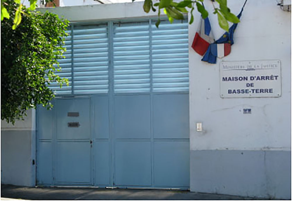 Guadeloupe: armes, téléphones et drogue saisis à la maison d'arrêt de Basse-Terre