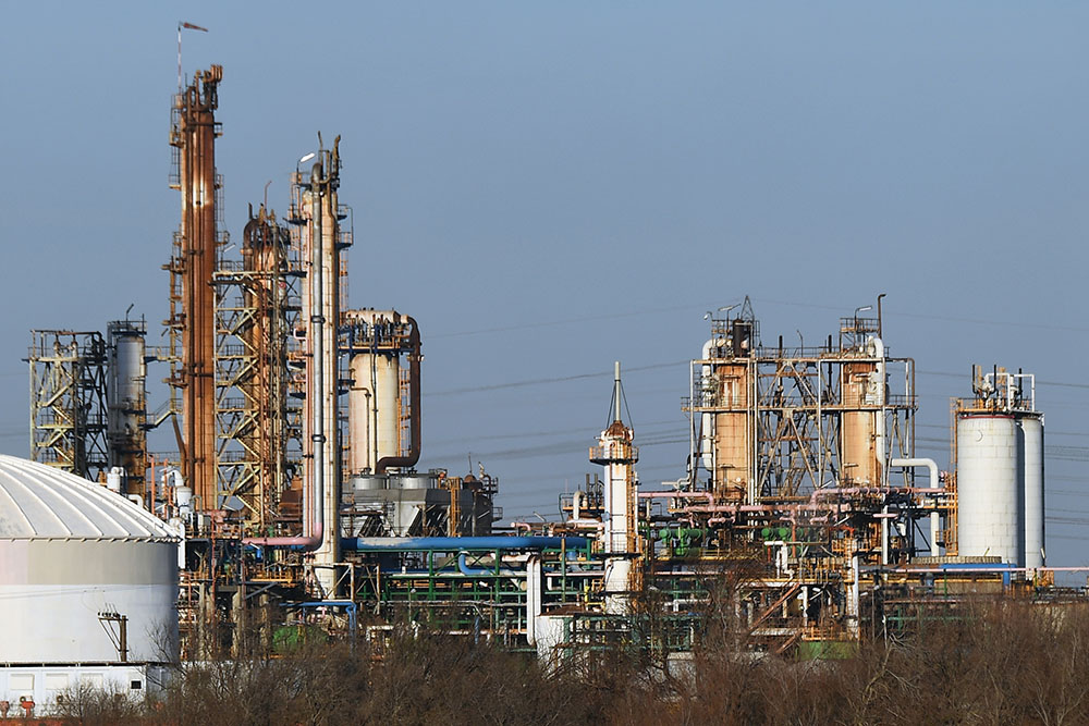 A Fos-sur-Mer, les habitants racontent la "poussière noire" et les cancers