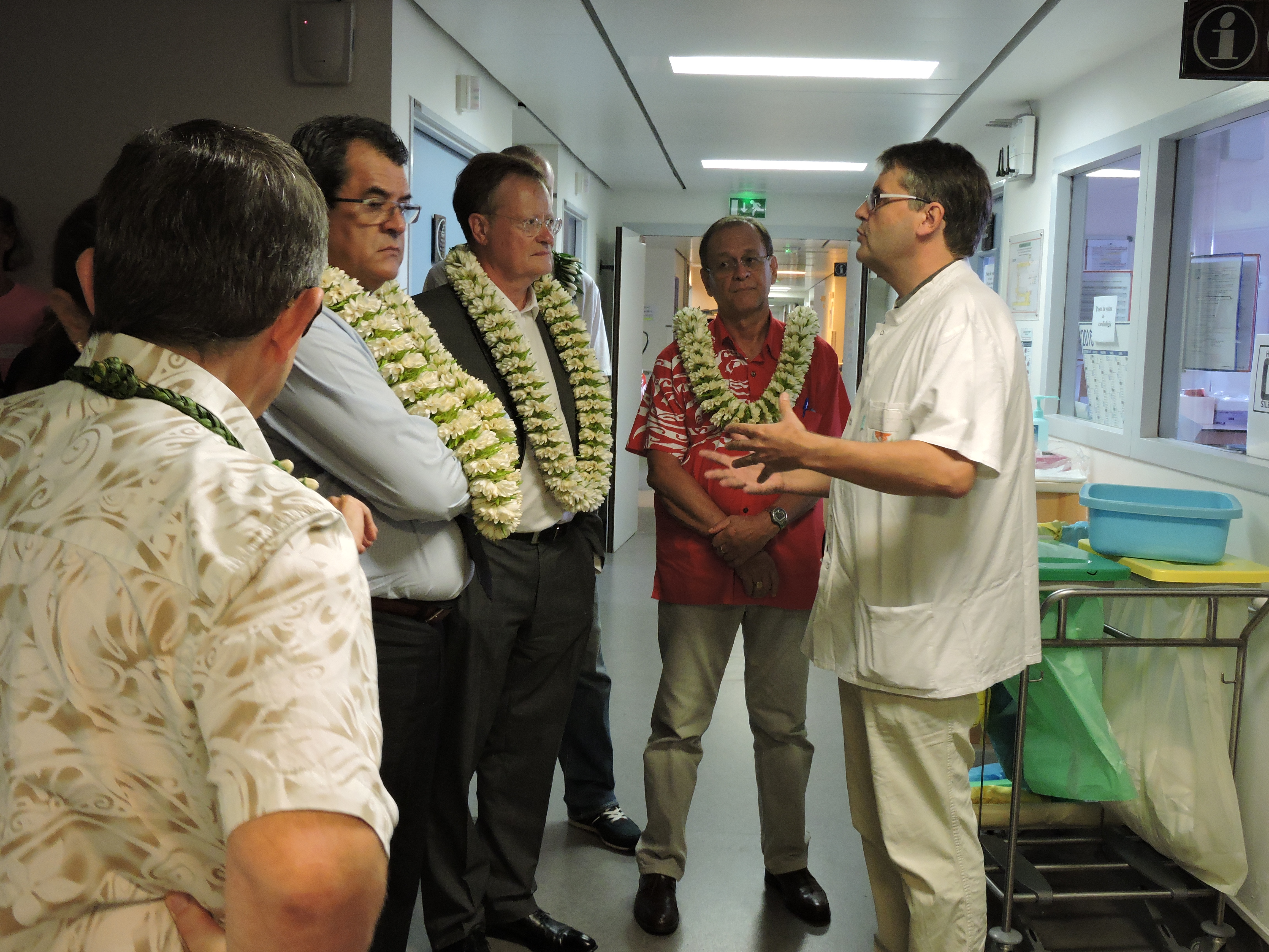 En décembre dernier, le haut-commissaire, le président du Pays et le ministre de la Santé avaient fait un point sur les besoins du service d'oncologie lors d'une visite au centre hospitalier de la Polynésie française. Docteur Bertrand Billemont, chef du service d'oncologie médicale, avait mis en avant les besoins du service mais aussi des patients.