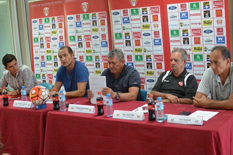 Les directeurs de la Fédération tahitienne de football menacent Marama Vahirua d'un carton rouge : une suspension de la fédération. Mais les ponts semblent déjà largement coupés entre la FTF et le meilleur joueur polynésien de sa génération.