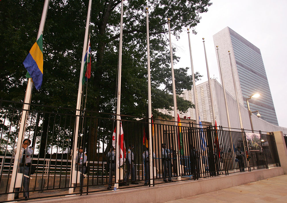 Début des premières négociations pour bannir l'arme nucléaire