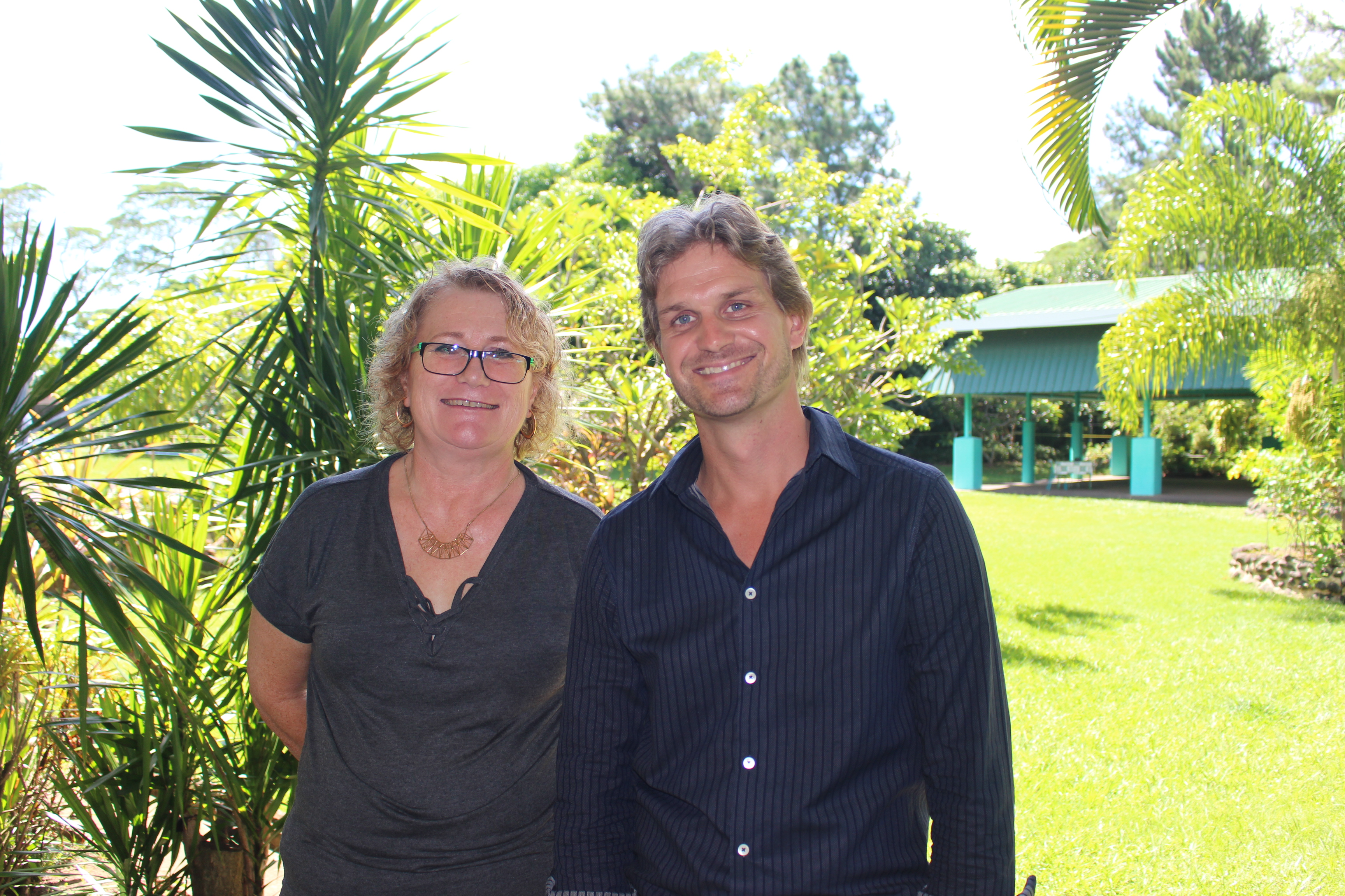 Benoît Picault, fondateurs des Cours Benoît et de la nouvelle école pour les élèves en marge du système scolaire classique etClaudine Zaghda, la présidente de l'association des parents d'enfants dyslexiques (APDYS), qui soutient le projet.