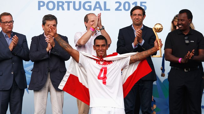 Le n°4 de l'équipe des Tiki Toa a été distingué Ballon d’Or adidas 2015.