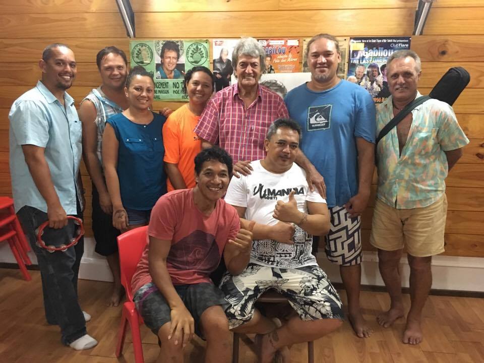 Les musiciens et choristes avec Gabilou.