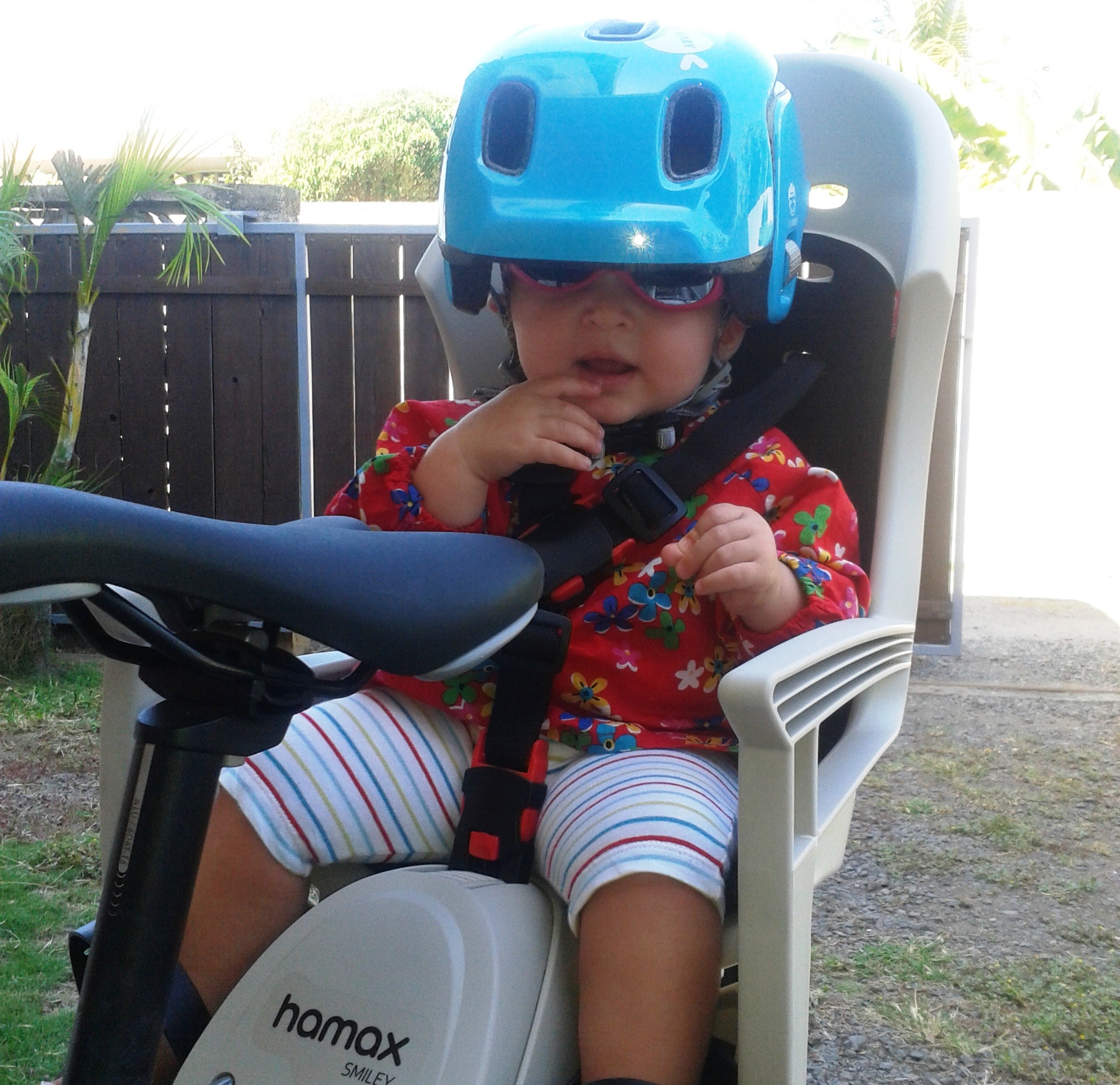 Page enfant : En France le casque est devenu obligatoire pour les – 12 ans sur un vélo