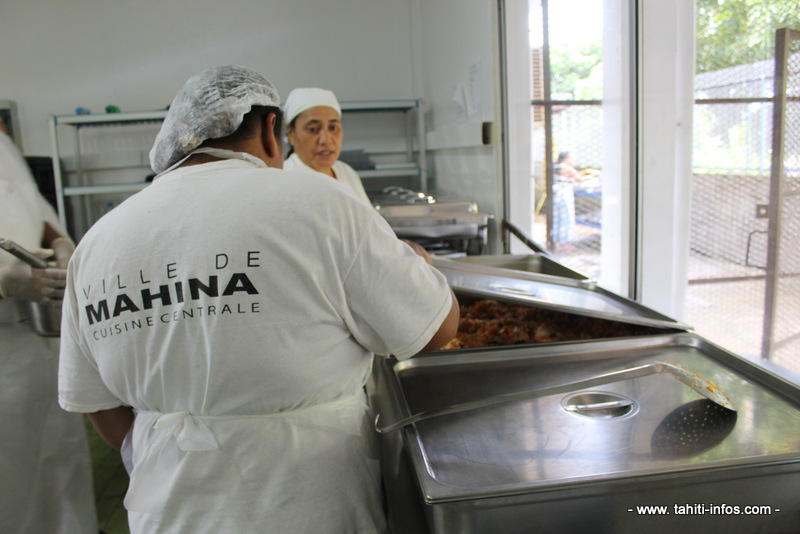 A l'intérieur de la cuisine centrale de Mahina.
