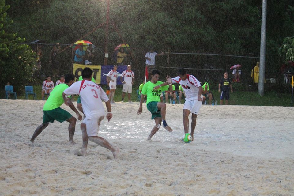 En finale de beach soccer c'est le physique qui a le plus compté entre Tiki Tama BSC et les Green Warriors (photo : FTF)