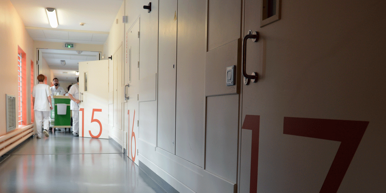 Décrit comme imprévisible, l'homme a été placé en hôpital psychiatrique.@ PHILIPPE DESMAZES / AFP