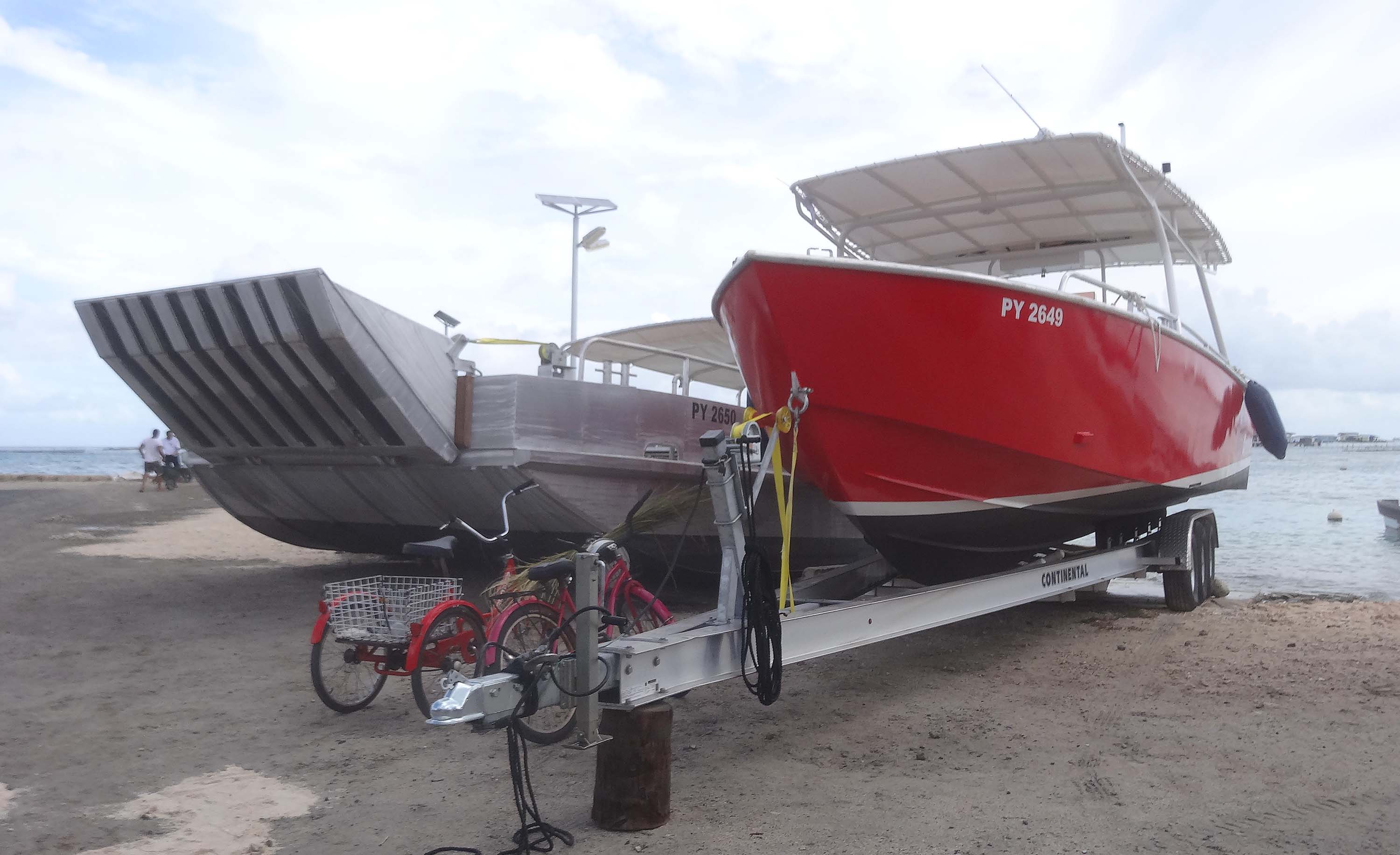 Deux navires inaugurés à Arutua  