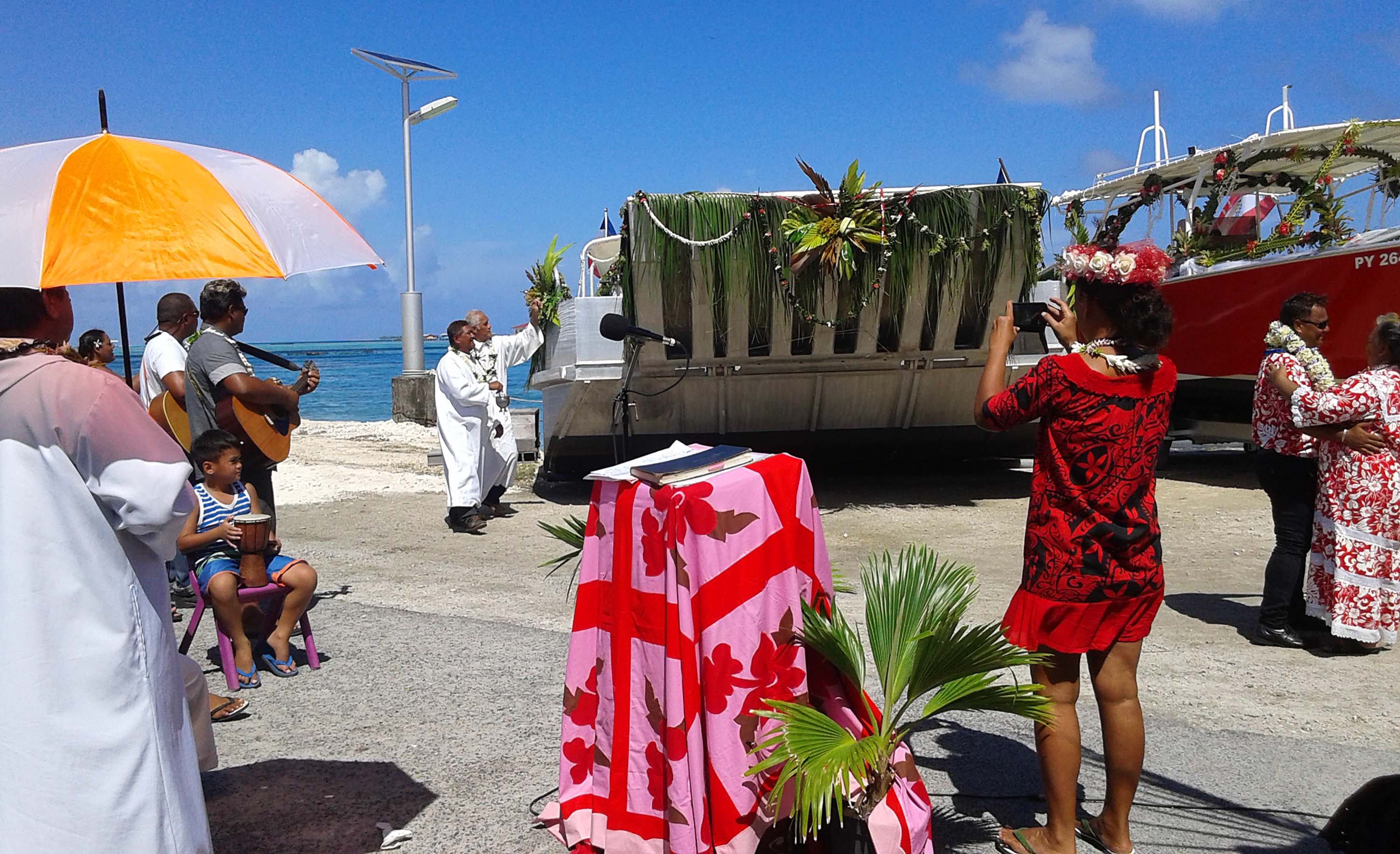 Deux navires inaugurés à Arutua  