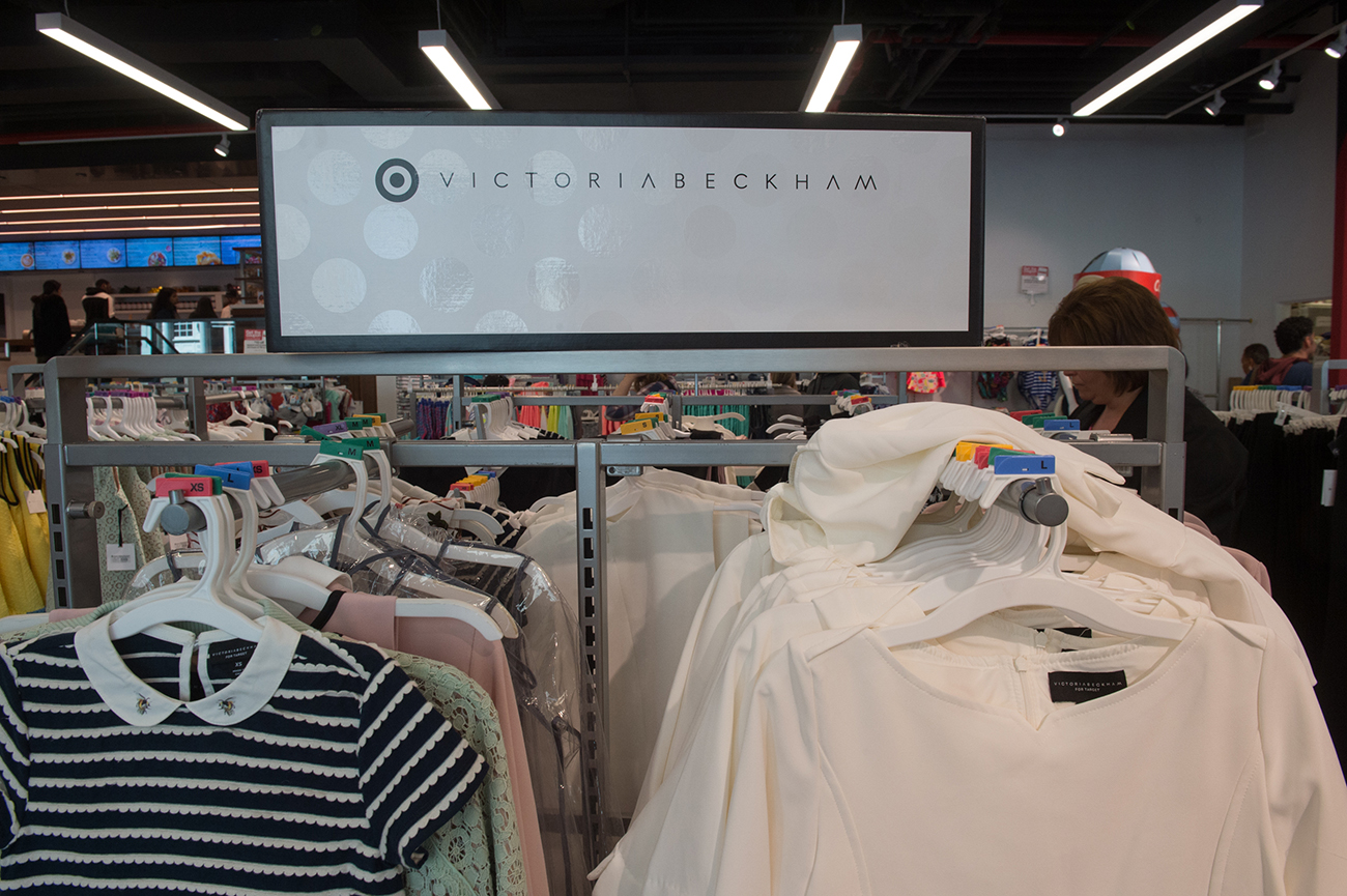 Les créations chics de Victoria Beckham arrivent dans les supermarchés