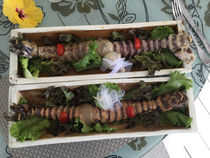 Un des plats typiques du restaurant Opoa Beach, les délicieux et rares « varo », à la carte seulement quand le pêcheur du coin en fournit.