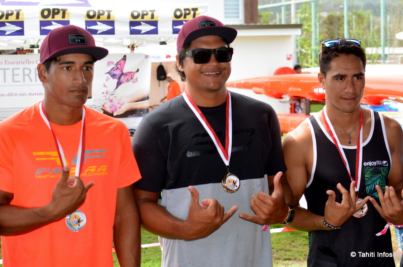 Le podium en sénior homme V1, avec Kévin Céran-Jérusalémy au milieu entouré de Tutearii Hoatua et de Hititua Taerea