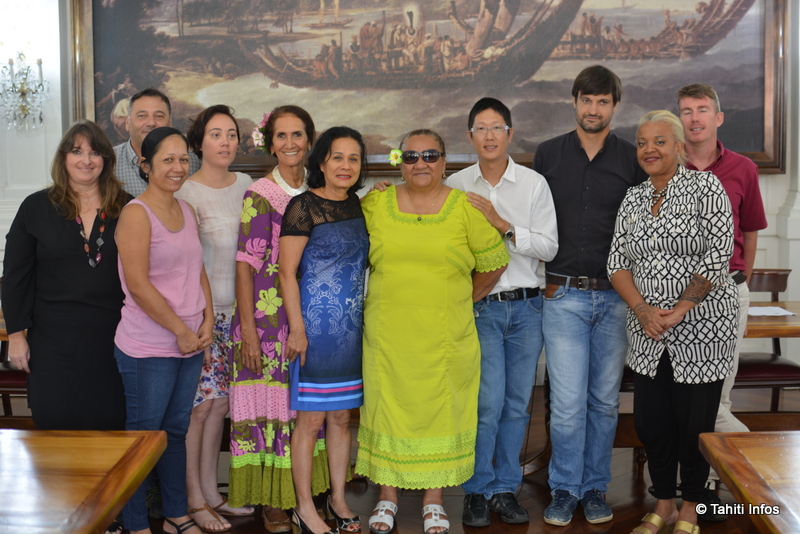 Henriette Kamia, présidente de la fédération Te Niu o te Huma, entourée des autres organisateurs de la première Semaine polynésienne du handicap.
