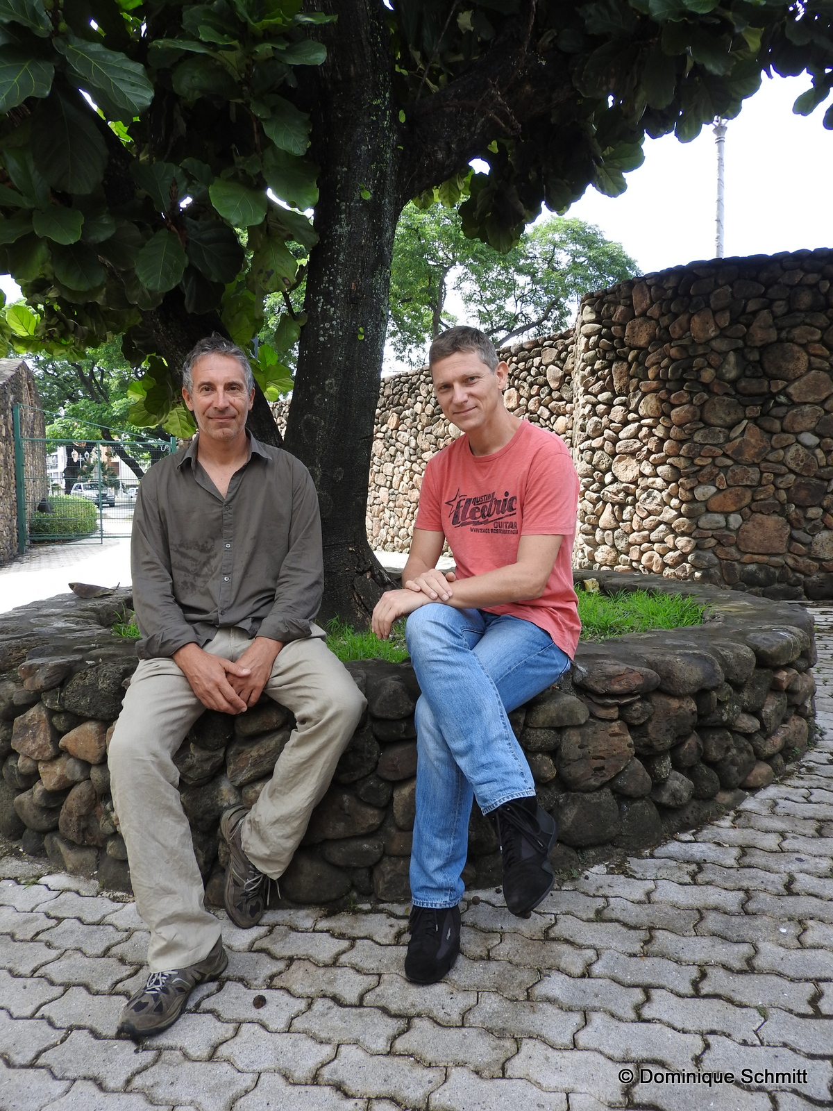 Christian Coulombe et Sylvain Girardot sont à l'origine de l'exposition annuelle consacrée à la photographie polynésienne depuis 2010.