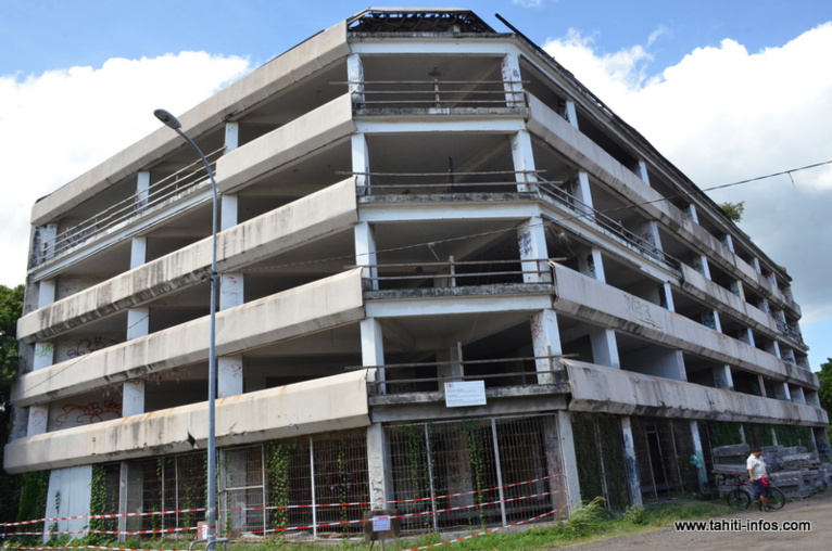 Il y a un trentaine d'années, ce chantier avait été interrompu au stade du gros-œuvre, puis laissé à l'abandon avenue du Régent Paraita à Papeete.