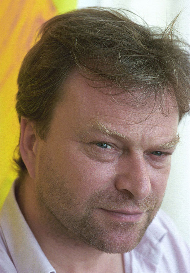 Antoine Poupel partage aujourd’hui sa vie entre la France et le Japon, pays dans lequel il jouit d’une forte reconnaissance artistique.